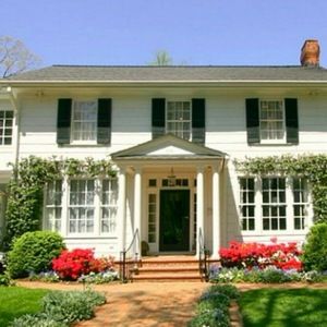 Meet your Posher, Edu